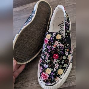 Vera Wang Floral Slips